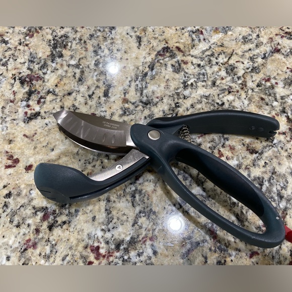 Pampered Chef Salad Chopper - Picture 2 of 5